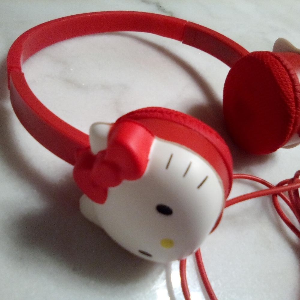 Hello Kitty Three Piece Bundle - image 3